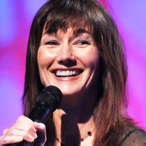 Lari White<
